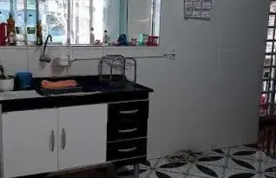 Imóvel com 2 casas e 2 vagas de garagem, bem localizado, próximo sarah veloso