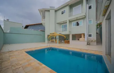 Sobrado com 4 dormitórios, sendo 2 suíte, 8 vagas de garagens , piscina, sauna, churrasqueira, city bussocaba
