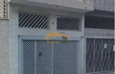 Sobrado com 03 dormitórios no bela vista, 2 vagas de garagem.
