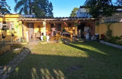 Casa para venda, itanhaém, com 3 dormitórios, quintal amplo com 6 vagas de garagens. estuda permuta por apto em osasco