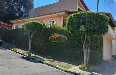 Casa 3 dormitórios com suíte, gourmet e garagem - bairro em alta!