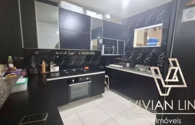 Casa mobiliada em condomínio fechado,a poucos metros da praia.