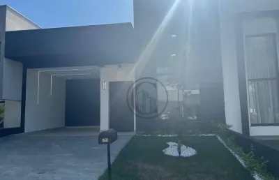 Oportunidade no condomínio terras de são francisco! casa com 3 dormitórios, suíte e espaço gourmet – aceita financiamento!