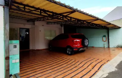 Linda casa em condominio, com garagem coberta para 03 carros