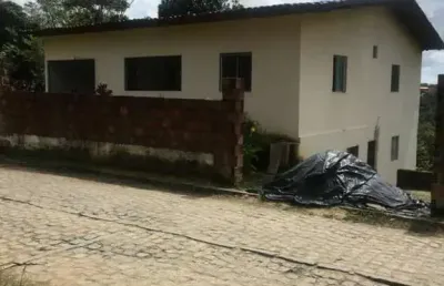 Ótimas 02 casas em chá de cruz na principal a 500 da estrada de aldeia, aceito carro