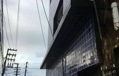 Prédio/ponto comercial 300m2, 05 casas + 02 lojas, troco em carro ou imóvel até 150mil