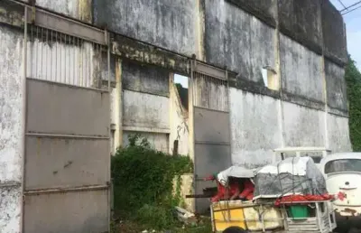 Alugamos galpões de 200m2 a 800m2 a 80m da estrada dos remédios, afogados, preços a combinar