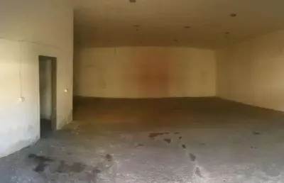 Excelente galpão 150m2 com área externa e outras áreas, ótima localização