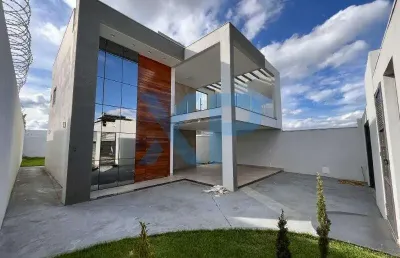 Casa de alto padrão no jardim betania: 3 quartos, 1 suíte, 2 salas, 2 banheiros, 4 vagas de garagem, 195m². venha viver com estilo e conforto!