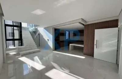 Apartamento de cobertura alto padrão no centro de divinópolis-mg: 3 quartos, 3 suítes, 3 salas, 2 banheiros, 2 vagas de garagem, 295,00 m² de área.