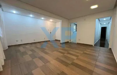 Apartamento de 3 quartos no centro de divinópolis-mg: 1 suíte, 2 salas, 1 banheiro, 1 vaga na garagem, 130m² de área - espaçoso e com área externa!