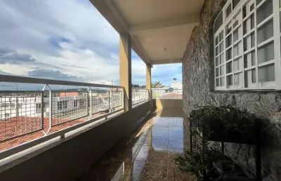 Casa com 3 pavimentos na regiao nobre do bairro naçoes em divinopolis mg
