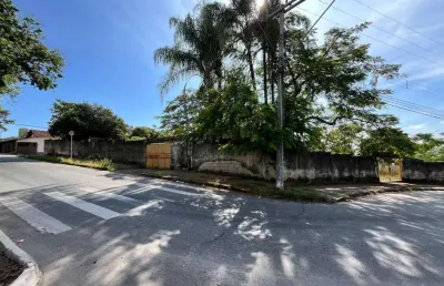 Casa antiga com excelente espaço de terreno no bom pastor em divinopolis mg