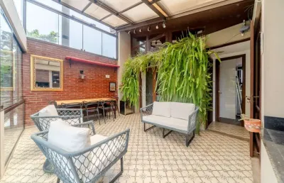 Casa em condomínio fechado com 3 quartos à venda na rua doutor possidônio cunha, --, vila assunção, porto alegre por r$ 1.200.000