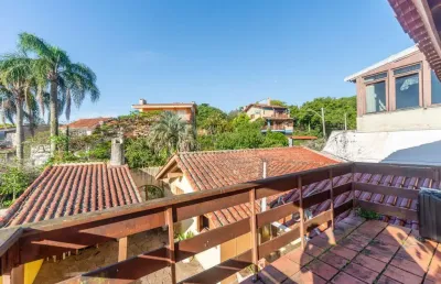 Casa com 4 quartos à venda na rua caeté, --, vila assunção, porto alegre por r$ 1.080.000