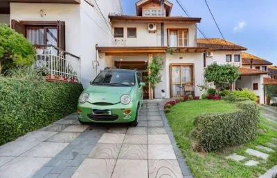 Casa em condomínio fechado com 3 quartos à venda na avenida eduardo prado, --, cavalhada, porto alegre por r$ 750.000