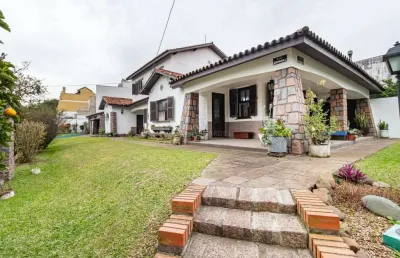 Casa com 4 quartos à venda na rua goitacaz, --, vila assunção, porto alegre por r$ 2.600.000