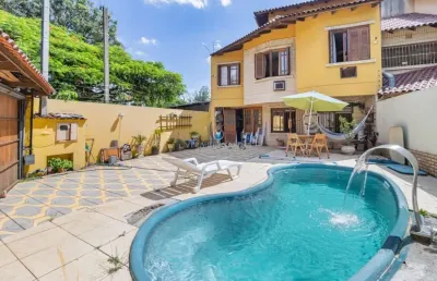 Casa com 4 quartos à venda na avenida da cavalhada, --, cavalhada, porto alegre por r$ 750.000