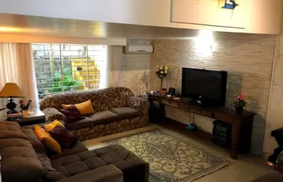 Casa com 4 quartos à venda na rua tupã, --, vila assunção, porto alegre por r$ 1.500.000