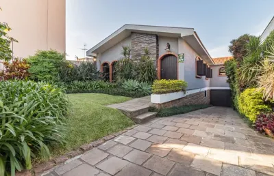 Casa com 3 quartos à venda na rua inhanduí, --, cristal, porto alegre por r$ 1.600.000