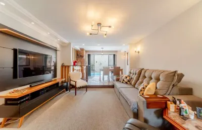 Casa em condomínio fechado com 4 quartos à venda na rua conrado ferrari, --, jardim isabel, porto alegre por r$ 870.000