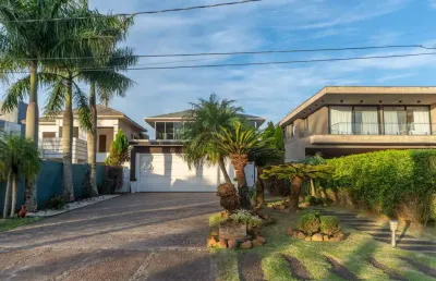 Casa em condomínio fechado com 4 quartos à venda na avenida juca batista, --, belém novo, porto alegre por r$ 4.240.000