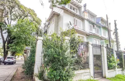 Casa com 3 quartos à venda na rua doutor castro de menezes, --, vila assunção, porto alegre por r$ 700.000