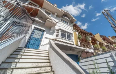 Casa com 4 quartos à venda na rua almirante mariath, --, tristeza, porto alegre por r$ 990.000
