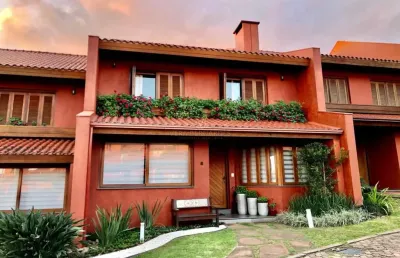 Casa em condomínio fechado com 4 quartos à venda na avenida cai, --, cristal, porto alegre por r$ 1.400.000