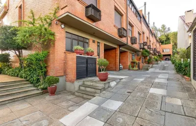Casa em condomínio fechado com 3 quartos à venda na avenida jacuí, --, cristal, porto alegre por r$ 900.000