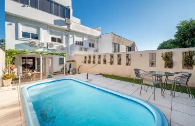 Casa com 3 quartos à venda na rua chavantes, --, vila assunção, porto alegre por r$ 1.890.000