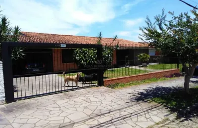 Casa com 4 quartos à venda na rua cariri, --, vila assunção, porto alegre por r$ 1.390.000