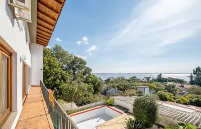 Casa com 3 quartos à venda na rua simão bolívar, --, vila conceição, porto alegre por r$ 1.800.000