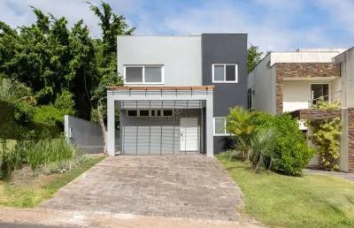Casa em condomínio fechado com 4 quartos à venda na avenida juca batista, --, belém novo, porto alegre por r$ 1.690.000
