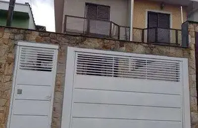 Sobrado com 3 dormitórios, suíte e excelente estrutura