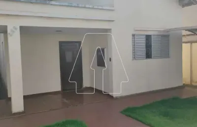 Casa numa ótima localização próximo ao centro e avenida, mercados.
