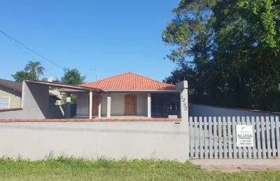 Casa com 3 quartos para alugar na Rua Maria Lopes De Souza, Brasília, Itapoá