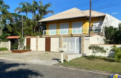 Guaratuba, sobrado com piscina, 6 quartos sendo 4 suítes, garagem p 4 carros, praia brejatuba, guaratuba/pr - imobiliária áfrica