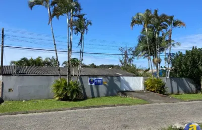 Guaratuba, casa com 3 quarto (sendo 1 suíte) sobre amplo terreno no bairro piçarras próximo da baía de guaratuba - pr.