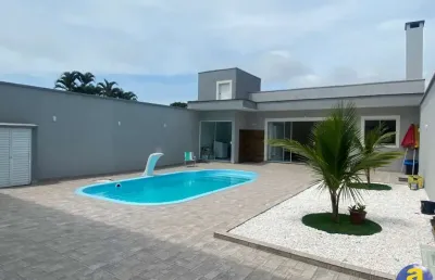 Sobrado com piscina, 5 quartos sendo 3 suítes, 5 vagas de garagem, sendo duas descoberta, próxima da praia central, guaratuba/pr - imobiliária áfrica