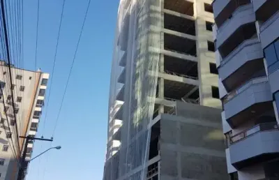Em construção | excelente apartamento 3 suítes, 2 vagas de garagem na meia praia em itapema/sc - imobiliária áfrica
