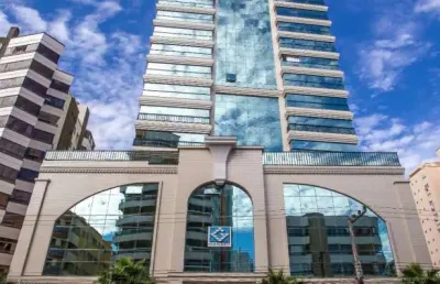 Excelente apartamento novo | 100m do mar | 4 suítes, 3 vagas de garagem na meia praia em itapema/sc - imobiliária áfrica