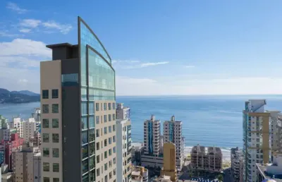 Em construção | excelente flat a poucos metros do mar, na meia praia em itapema/sc - imobiliária áfrica