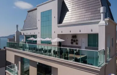 Excelente apartamento novo | 140m do mar | 3 suítes com 3 vagas de garagem na meia praia em itapema/sc - imobiliária áfrica