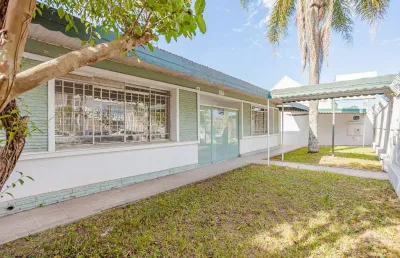 Casa comercial à venda no bairro mercês – amplo espaço de terreno