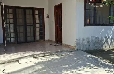 Casa em condomínio para locação em são pedro da aldeia, campo redondo, 3 dormitórios, 1 suíte, 3 banheiros