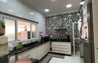 Sobrado no condomínio villa branca i - 03 suítes - piscina privativa