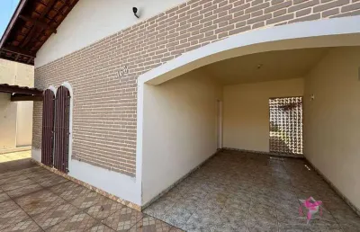 Casa de 3 dormitórios - garagem espaçosa -fácil acesso para comércios - centro - leme/sp