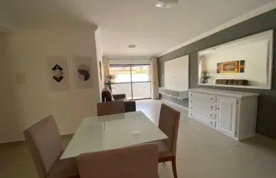 Apartamento amplo, mobiliado, confortável e a perto da praia!
