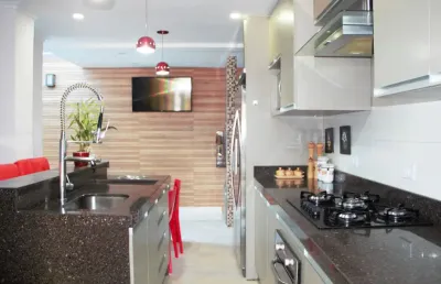 Triplex lindo e em excelente localização no xaxim - vale a pena conhecer!